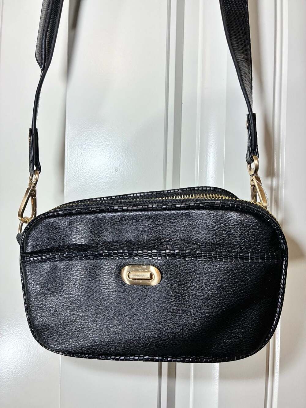 Time and Tru Black Pebbled Faux Leather Multi Compartment Crossbody Bag